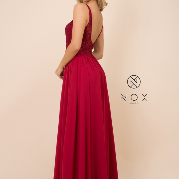 Burgundy Sequin Bodice Open Back Dress NXY299 - Picture 2 of 3